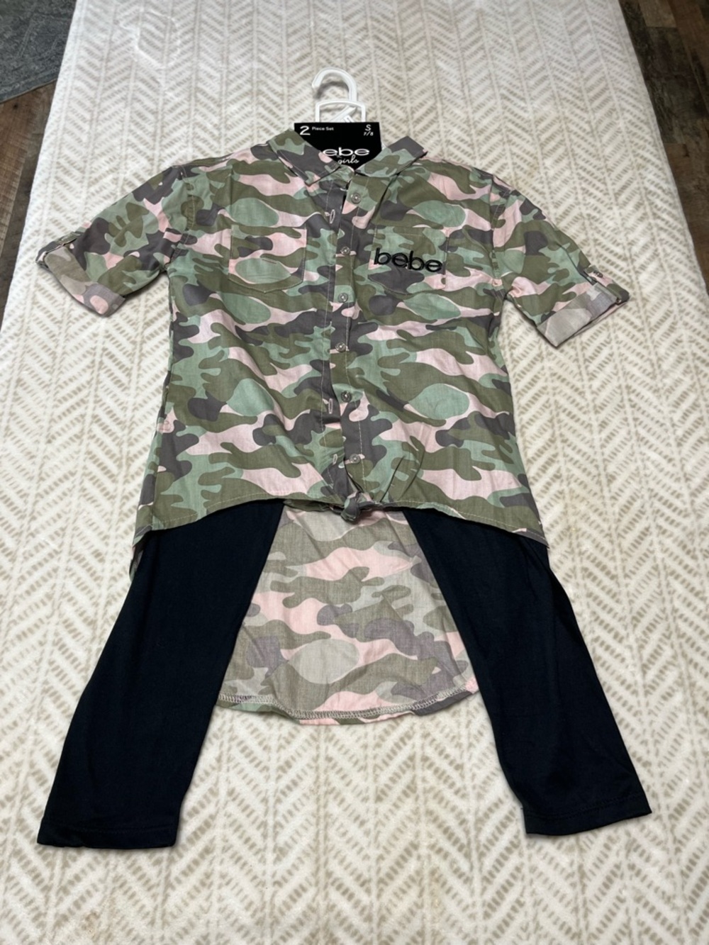 Bebe Girls camo 2- piece set S 7/8